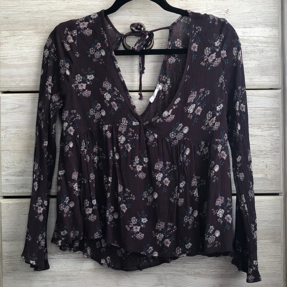 Tillys Wide V floral blouse